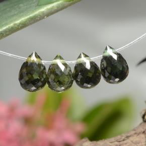 天然绿色碧玺，水滴珠形切工，5.2×3.9毫米，VVS-VS