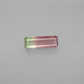 0.96克拉天然多色碧玺，祖母绿式切割，9.4×3.4毫米，VS
