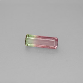 0.96克拉天然多色碧玺，祖母绿式切割，9.4×3.4毫米，VS