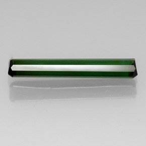 5.46克拉天然绿色碧玺，祖母绿式切割，26.4×5.8毫米，VVS