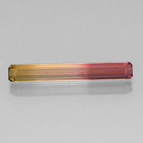 2.37克拉天然双色碧玺，祖母绿式切割，24.1×3.4毫米，VVS-VS