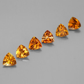 天然橙色碧玺，三角形，4.1×4.1毫米，VVS-VS