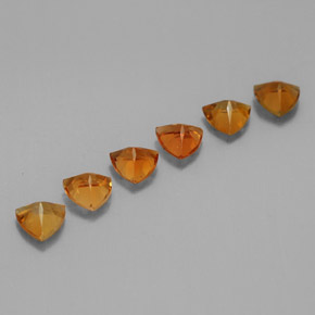 天然橙色碧玺，三角形，4.1×4.1毫米，VVS-VS
