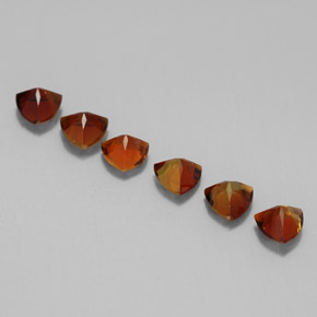 天然橙色碧玺，三角形，4.1×4.1毫米，VVS-VS