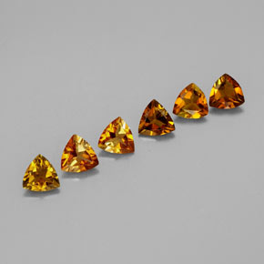 天然橙色碧玺，三角形，4×3.9毫米，VVS-VS