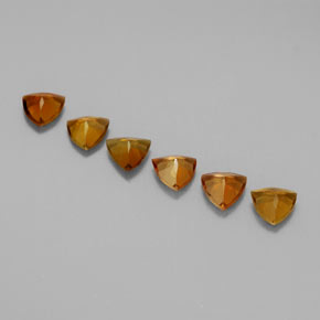 天然橙色碧玺，三角形，4×3.9毫米，VVS-VS