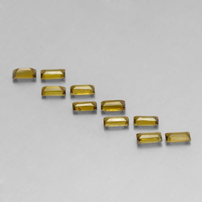 天然绿色碧玺，长方形切工，4.1×2.1毫米，VS