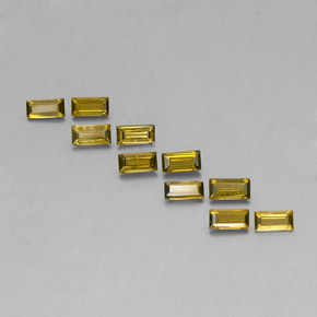 天然绿色碧玺，长方形切工，4.3×2.2毫米，VS