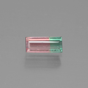 0.50克拉天然双色碧玺，长方形切工，6.8×2.9毫米，VS-SI