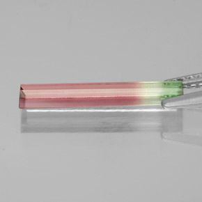 0.93克拉天然多色碧玺，长方形切工，15.9×3毫米，VS-SI