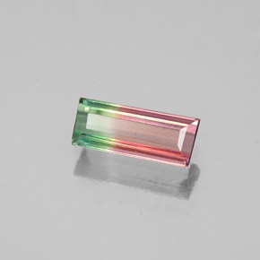 0.39克拉天然多色碧玺，长方形切工，7.1×2.9毫米，VS