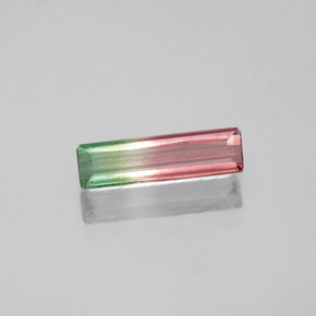 0.53克拉天然多色碧玺，祖母绿式切割，9.7×2.7毫米，VS-SI
