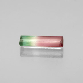 0.53克拉天然多色碧玺，祖母绿式切割，9.7×2.7毫米，VS-SI