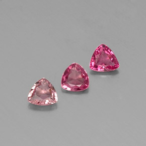 天然粉色碧玺，三角形，4.4×4.3毫米，VS