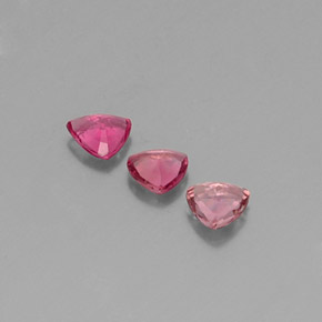 天然粉色碧玺，三角形，4.4×4.3毫米，VS