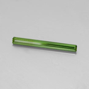 1.75克拉天然绿色碧玺，祖母绿式切割，26.1×2.7毫米，VVS-VS
