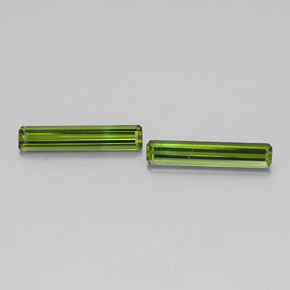 天然绿色碧玺，祖母绿式切割，14.4×2.8毫米，VS-SI