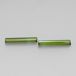 天然绿色碧玺，祖母绿式切割，14.4×2.8毫米，VS-SI