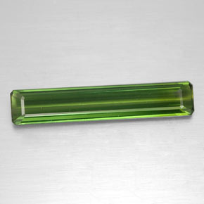 2.62克拉天然绿色碧玺，祖母绿式切割，23.4×4.5毫米，VVS-VS