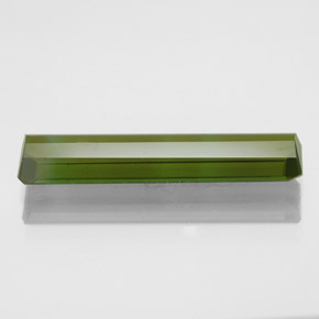 2.47克拉天然绿色碧玺，祖母绿式切割，19.5×4.3毫米，VVS-VS