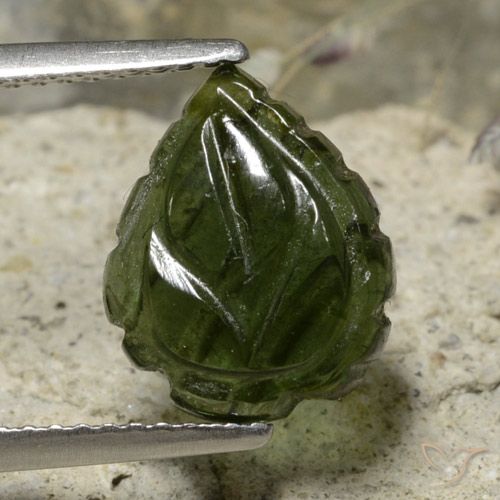 2.90ct 天然 中绿色 碧玺, 花形切割, 半透明