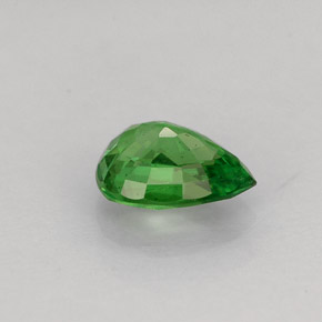 0.70克拉天然绿色沙弗莱石，梨形，6.3×5毫米，SI