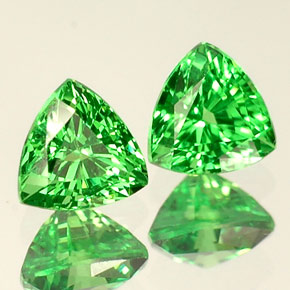 天然绿色沙弗莱石，三角形，4.2×4.1毫米，VS