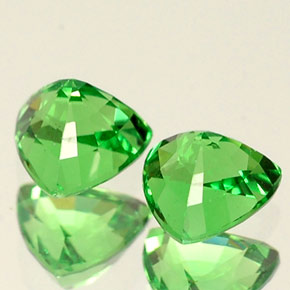 天然绿色沙弗莱石，三角形，4.2×4.1毫米，VS