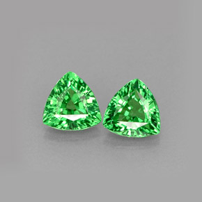 天然绿色沙弗莱石，三角形，4.7×4.6毫米，VS-SI