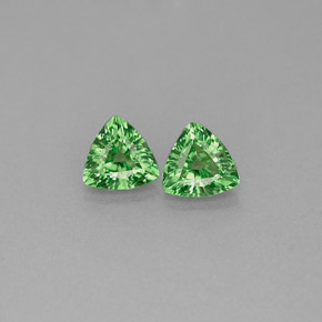 天然绿色沙弗莱石，三角形，4.8×4.7毫米，VS