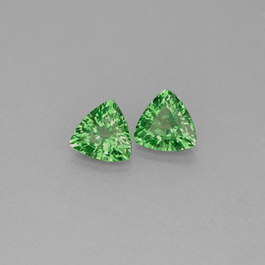 天然绿色沙弗莱石，三角形，4.8×4.7毫米，VS