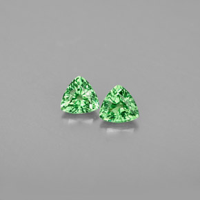 天然绿色沙弗莱石，三角形，4.2×4.1毫米，VS