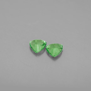 天然绿色沙弗莱石，三角形，4.2×4.1毫米，VS