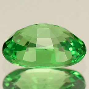 0.64克拉天然绿色沙弗莱石，椭圆形切割，6.3×4.3毫米，VVS