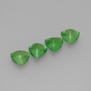 天然绿色沙弗莱石，三角形，4.1×4.1毫米，VVS-VS