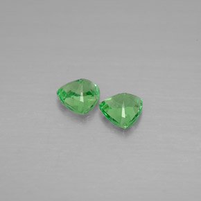 天然绿色沙弗莱石，三角形，4.2×4.1毫米，VVS-VS