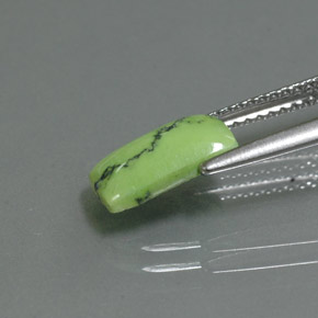 1.26克拉天然绿色绿松石，长方形切工，9.9×5.9毫米，不透明