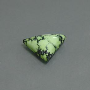 2.48克拉天然绿色绿松石，三角形，13.3×10.8毫米，不透明
