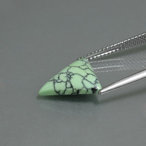 2.71克拉天然绿松石，胖三角形，不透明