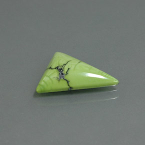 2.81克拉天然绿色绿松石，三角形，14.3×12.2毫米，不透明