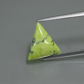 2.59克拉天然绿色绿松石，三角形，12.3×11.8毫米，不透明