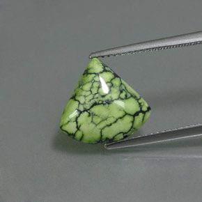 2.93克拉天然绿色绿松石，异形，13.4×12.4毫米，不透明