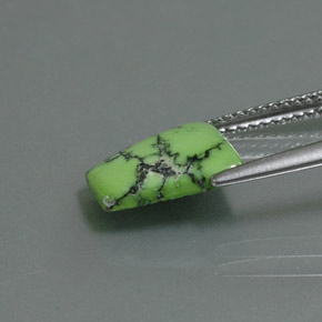 2.04克拉天然绿松石，异形，不透明