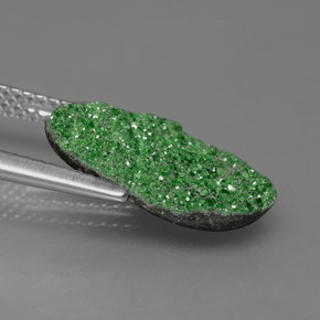 3.78克拉天然钙铬榴石石榴石晶簇，异形，不透明