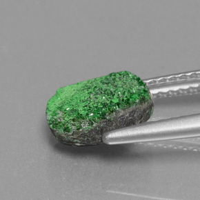 2.39克拉天然钙铬榴石石榴石晶簇，异形，不透明