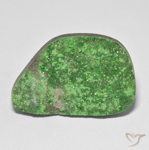 59.54ct 天然 青柠绿 钙铬榴石石榴石晶簇, 花式切割, 不透明