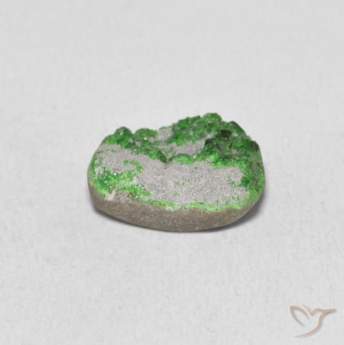 5.25克拉天然钙铬榴石石榴石晶簇，花式切割，不透明