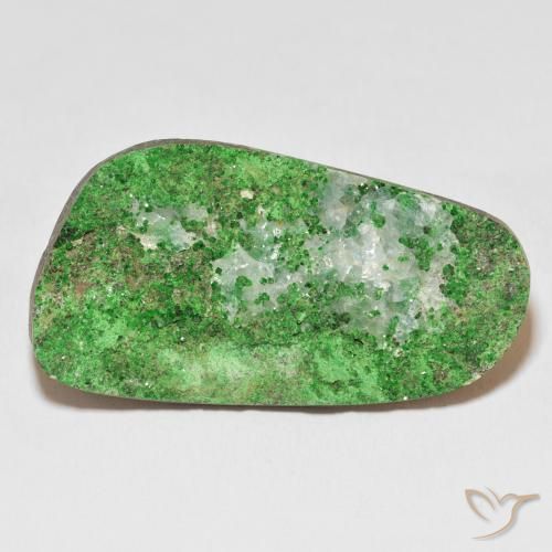 50.60ct 天然 中绿色 钙铬榴石石榴石晶簇, 花式切割, 不透明