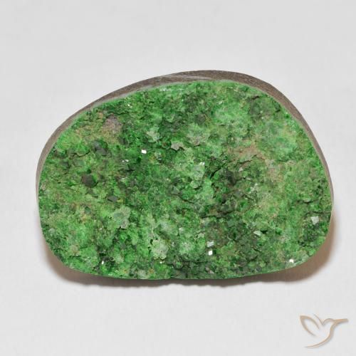 46.78ct 天然 中绿色 钙铬榴石石榴石晶簇, 花式切割, 不透明