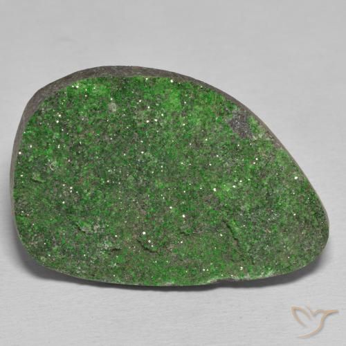 52.11ct 天然 松绿 钙铬榴石石榴石晶簇, 花式切割, 不透明